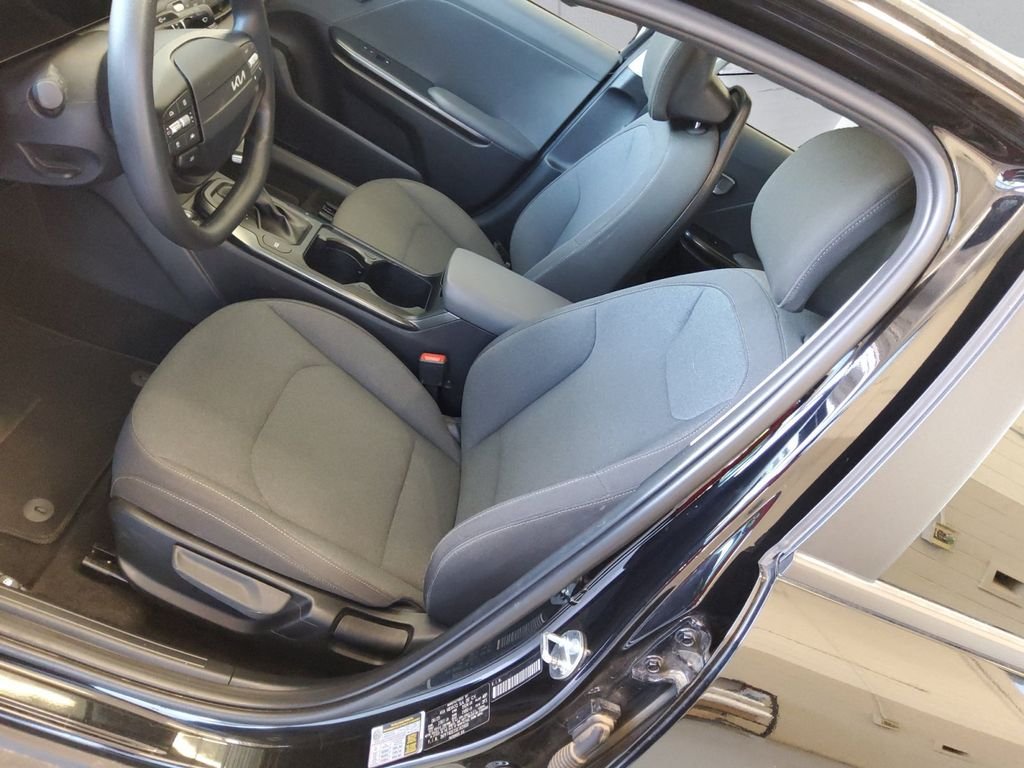 Used 2025 Black Kia LXS image 7