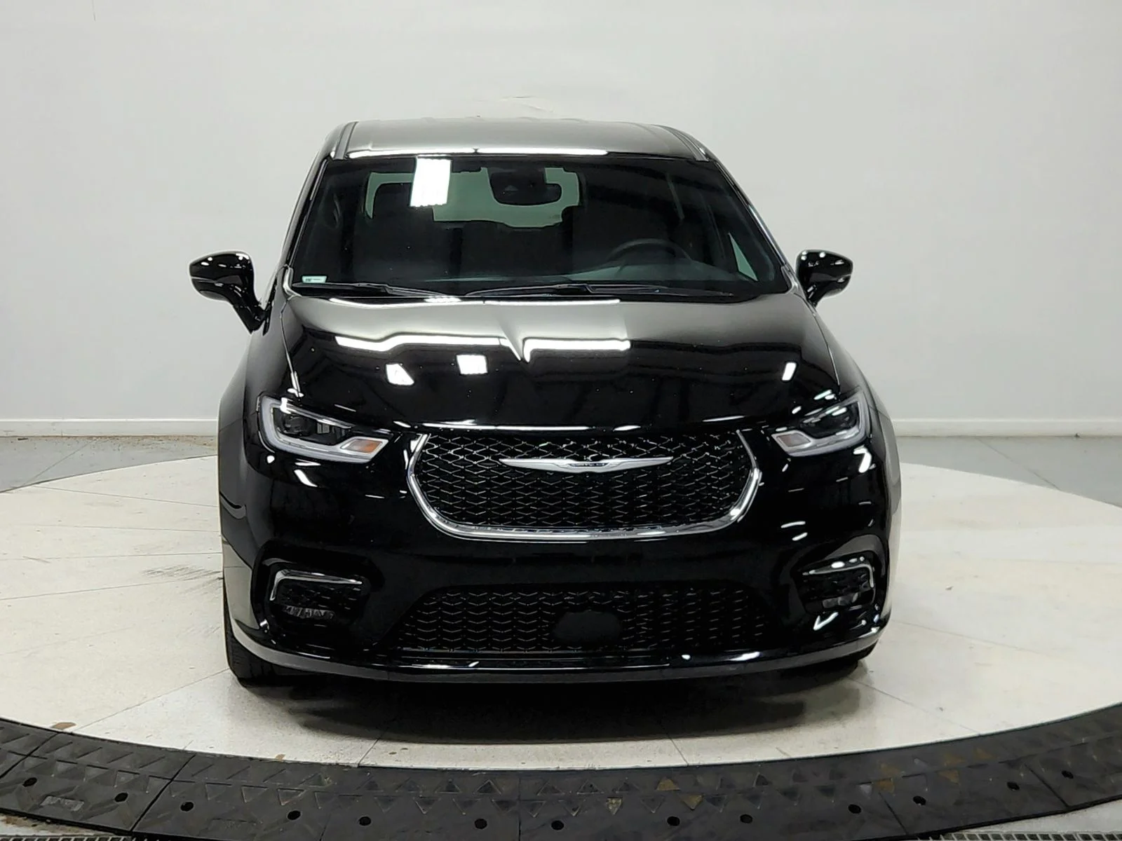 Used 2025 Black Chrysler Select image 3