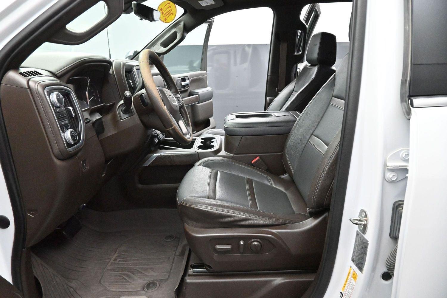Used 2022 White Frost Tricoat GMC Denali image 21