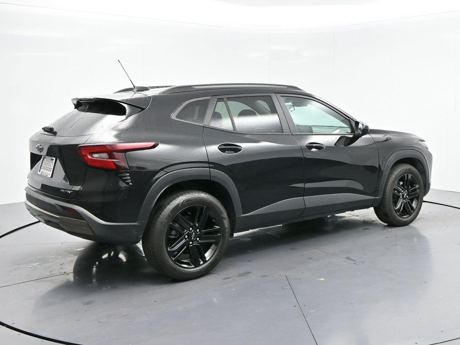 Used 2025 Mosaic Black Metallic Chevrolet ACTIV image 7