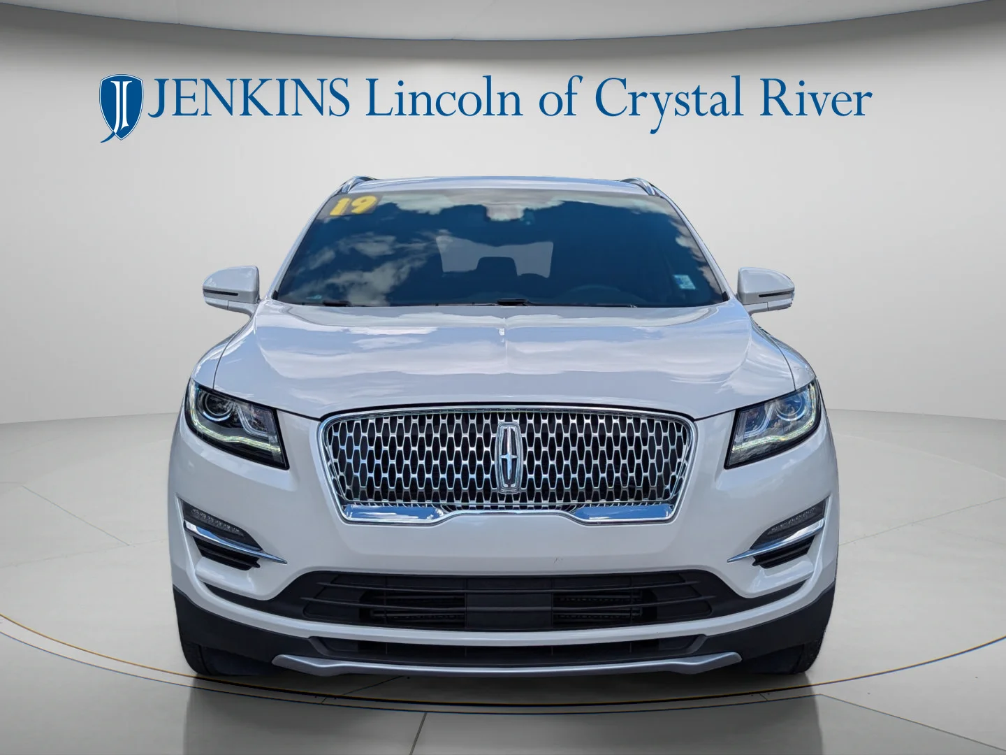 Used 2019 White Platinum Clearcoat Metallic Lincoln Reserve image 14