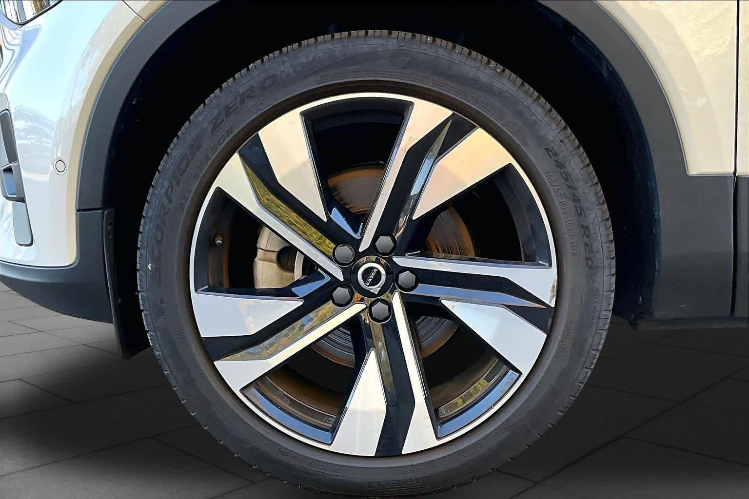 Used 2024 Crystal White Metallic Volvo Plus Bright Theme image 11