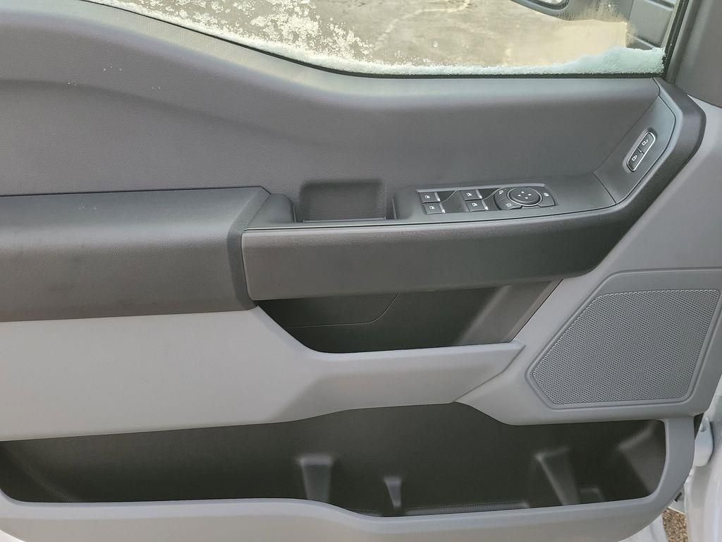 New 2026 Oxford White Ford F-250® XL image 13