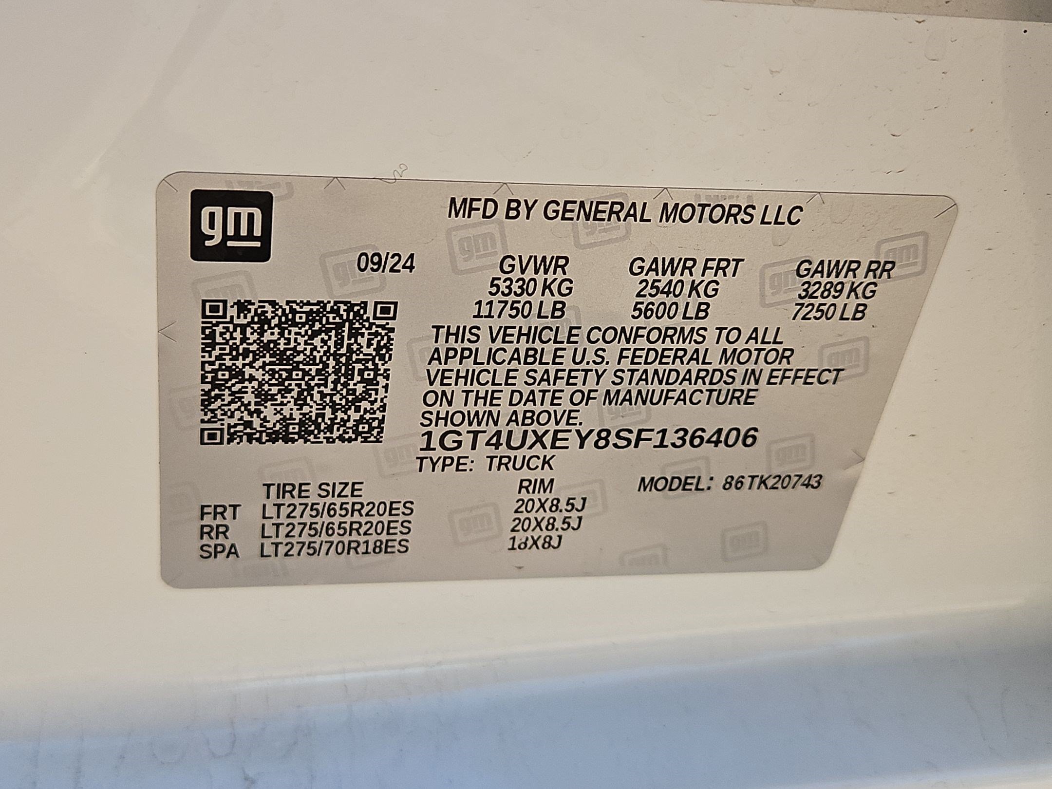 Used 2025 Summit White GMC Denali Ultimate image 34