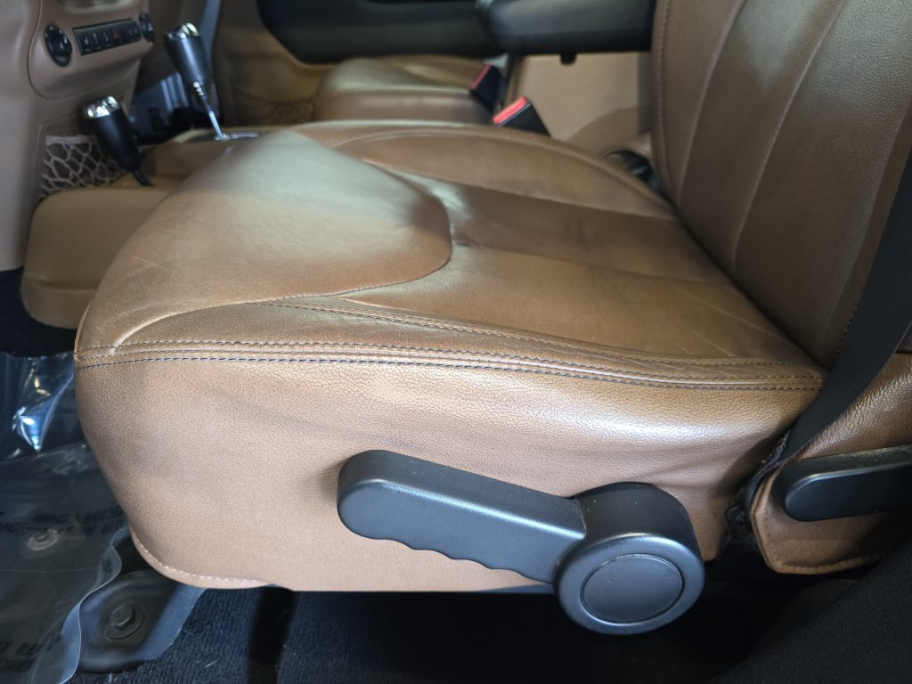 Used 2016 Silver Jeep Unlimited Sahara image 29