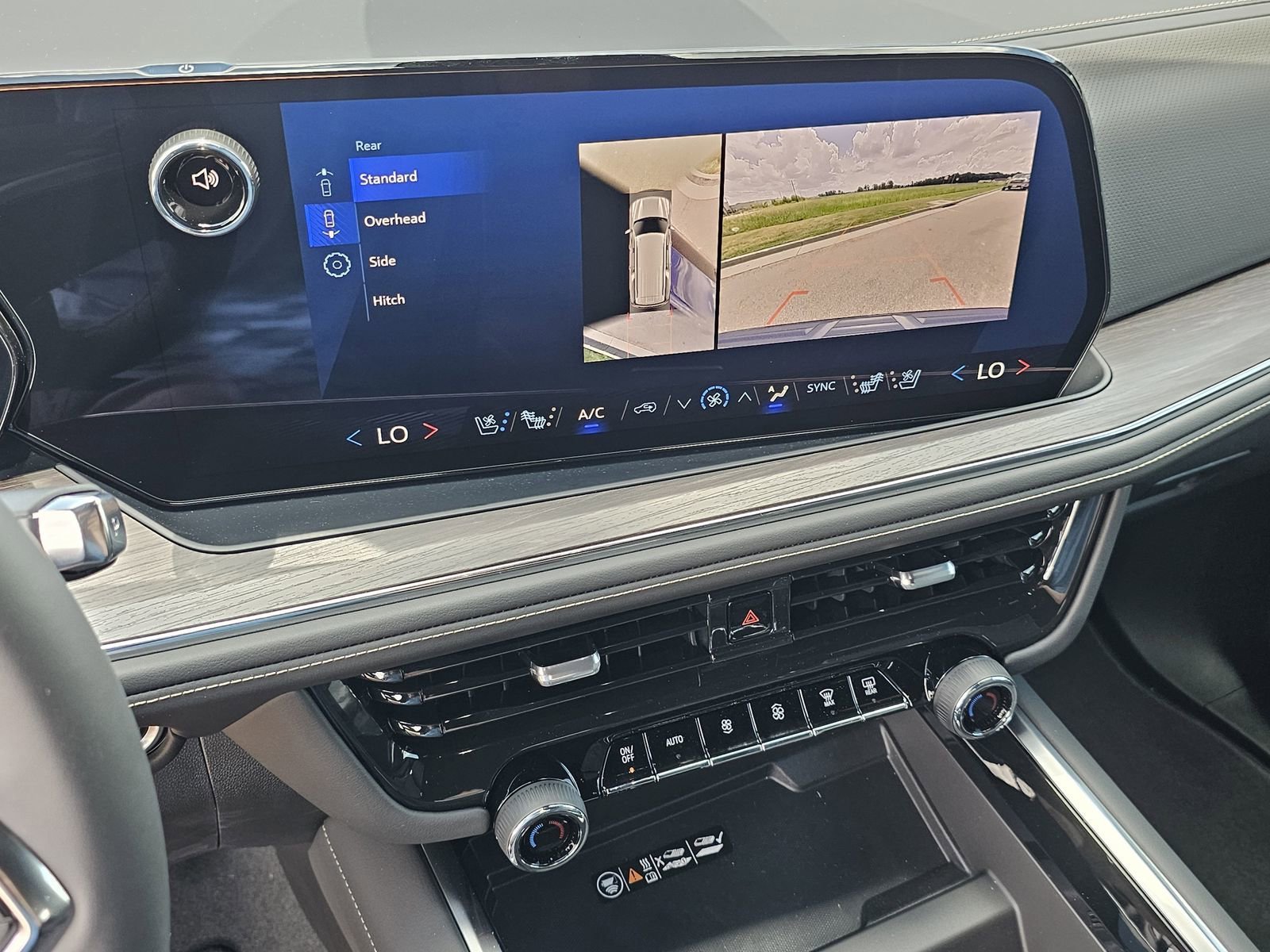 2025 Chevrolet Suburban Premier - Photo 10