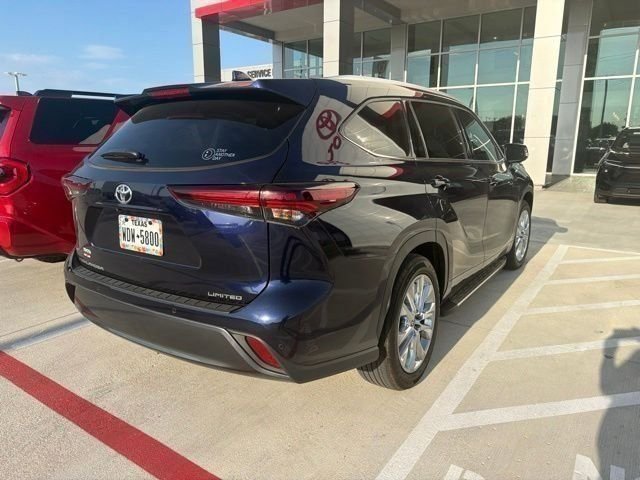 Used 2025  Toyota Limited image 6