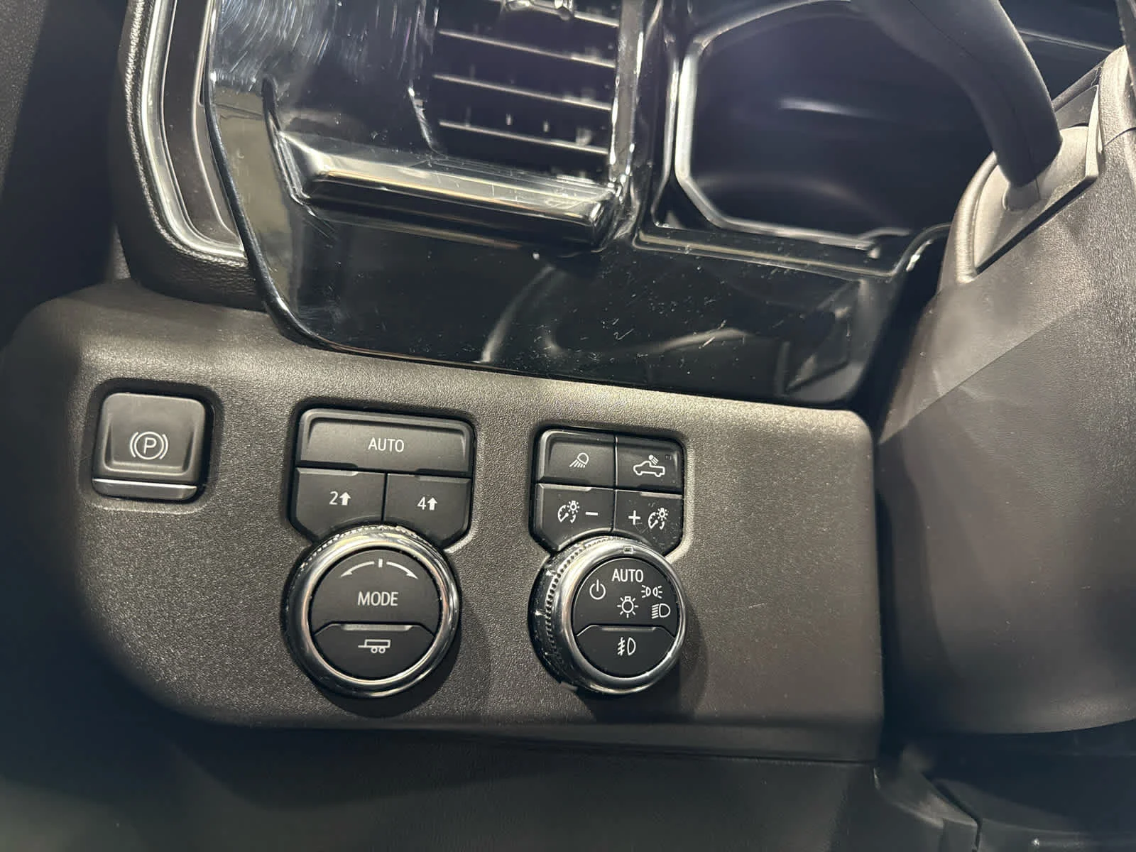 Certified Used 2024 Sterling Metallic GMC SLT image 22