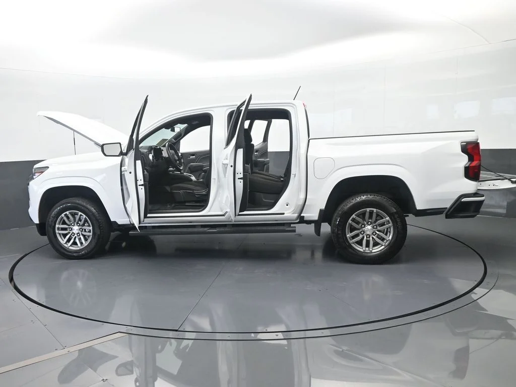 Used 2023 Summit White Chevrolet LT image 67