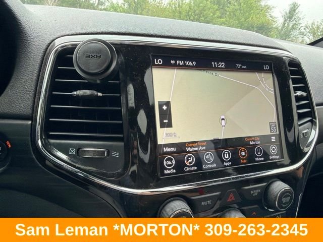 Used 2022 Gray Jeep Laredo X image 9