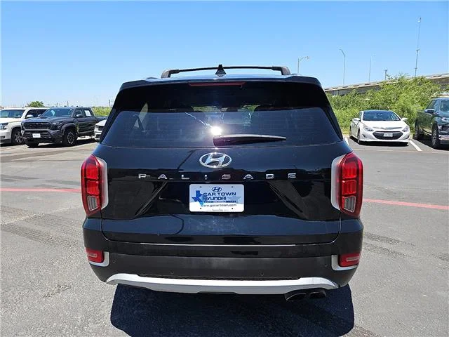 Used 2022 Black Hyundai SEL Front-Wheel Drive image 4