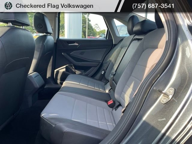 Used 2025 Platinum Gray Metallic Volkswagen 1.5T SE image 28