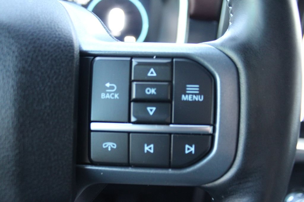 Used 2023  Ford Lariat image 21