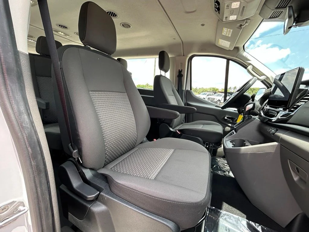 Certified Used 2025 Oxford White Ford XLT image 27