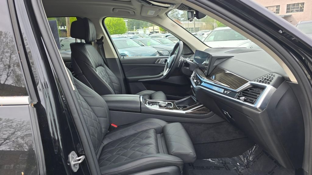 Used 2024 Black Sapphire Metallic BMW xDrive40i image 10