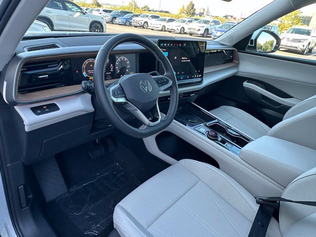 New 2027 White Volkswagen SE w/Technology image 34