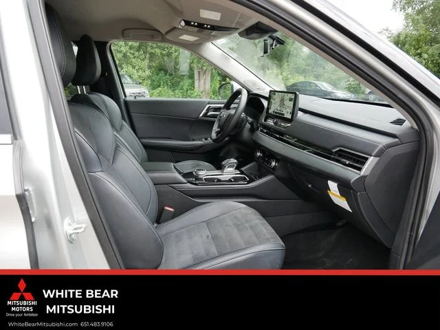 Used 2025 Gray Mitsubishi SE image 8