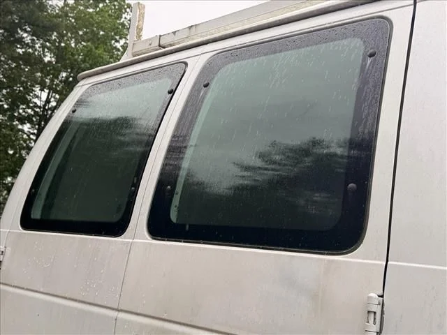 Used 2006 White Ford Commercial image 12