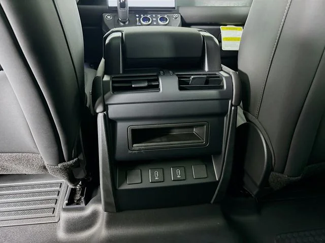 Used 2026  Land Rover S image 24