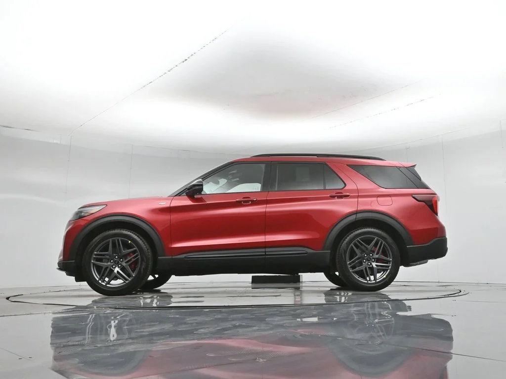 New 2026 Rapid Red Metallic Tinted Clearcoat Ford ST-Line image 7