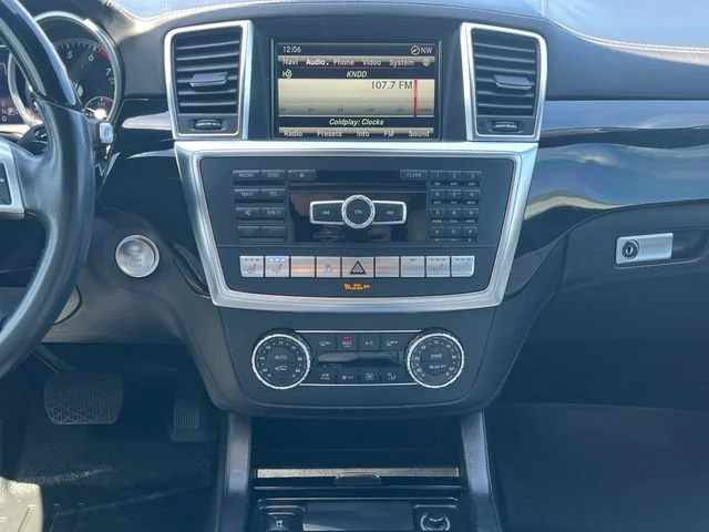 Used 2016 Obsidian Black Metallic Mercedes-Benz GL 550 image 25