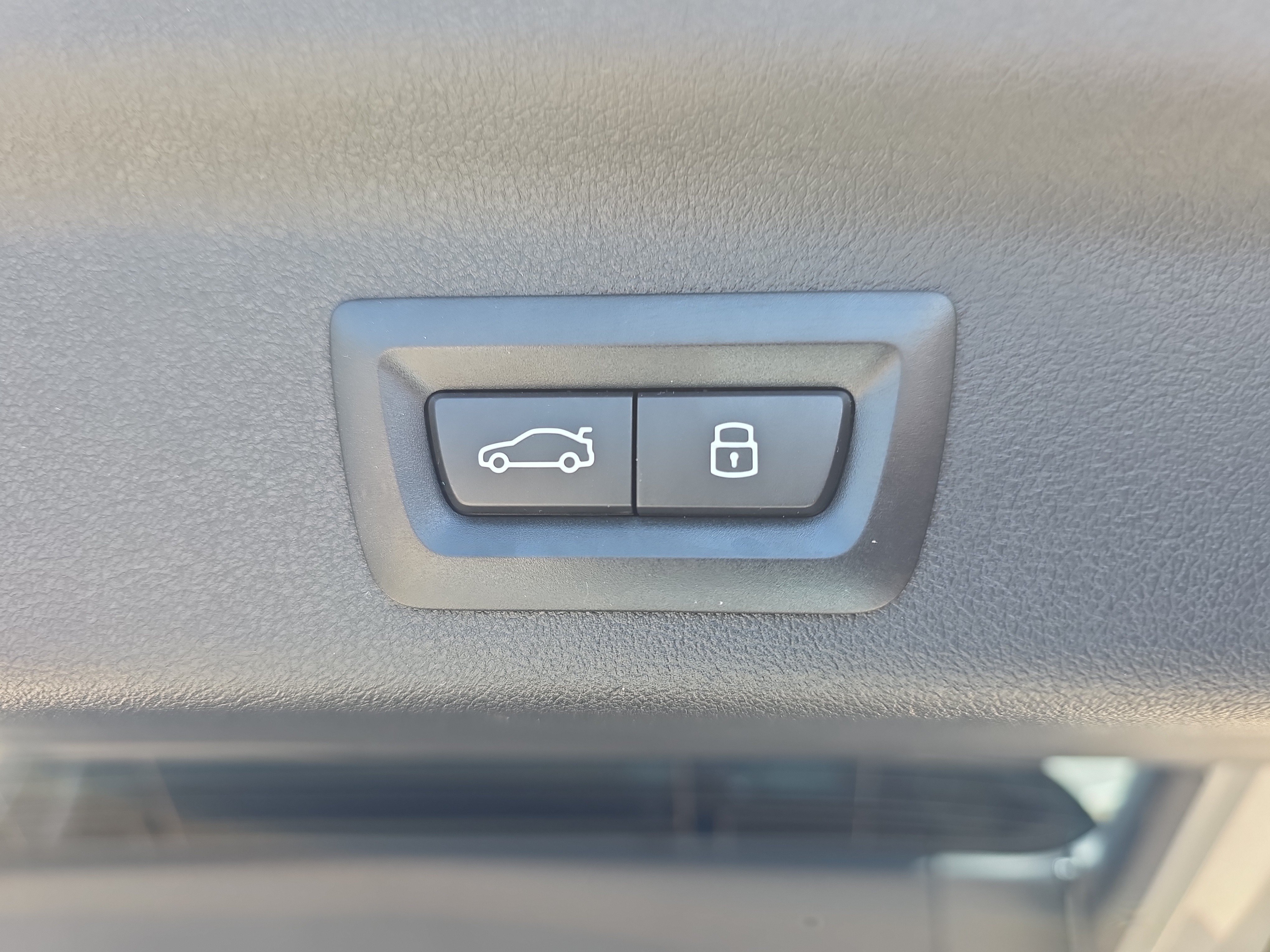 Used 2023 Space Silver Metallic BMW xDrive28i image 21
