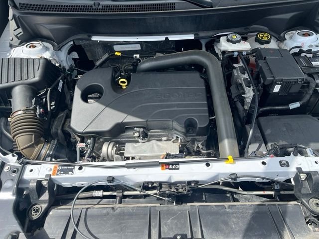 Used 2023 White GMC SLT image 27