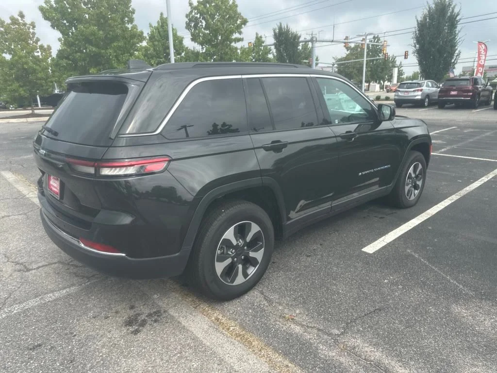 New 2024 Rocky Mountain Pearlcoat Jeep 4xe image 10