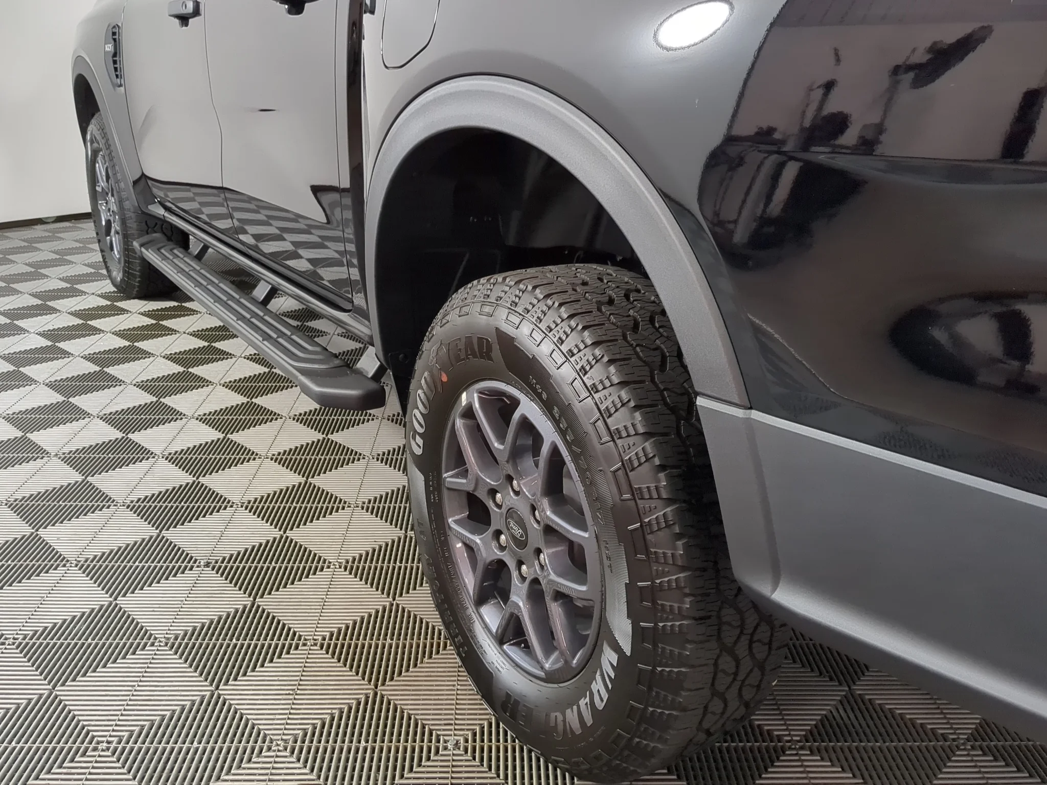 New 2026 Shadow Black Ford XLT image 5