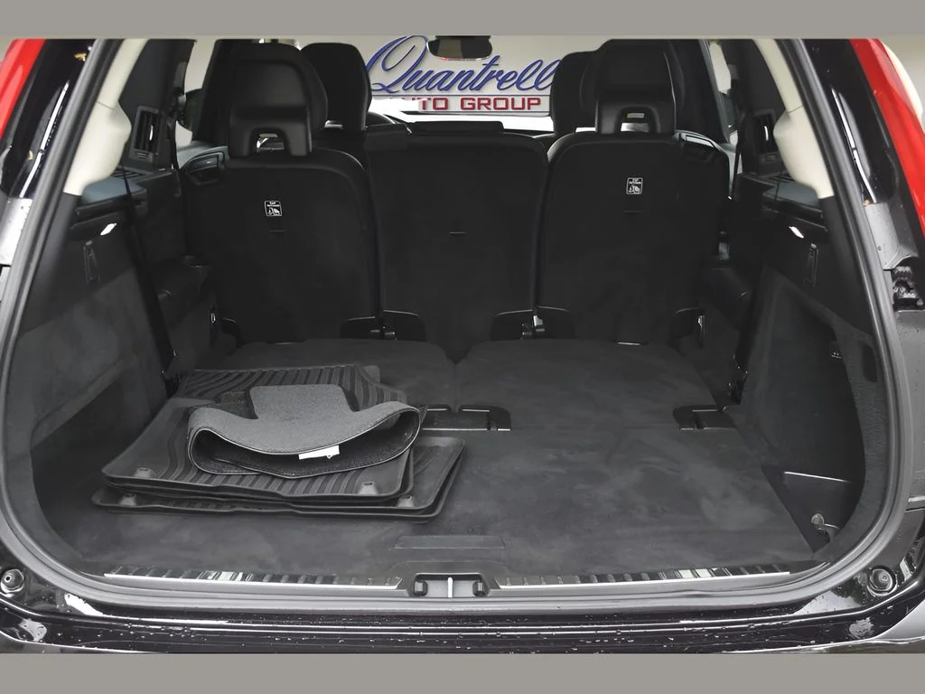 Certified Used 2023 Onyx Black Metallic Volvo Plus image 25