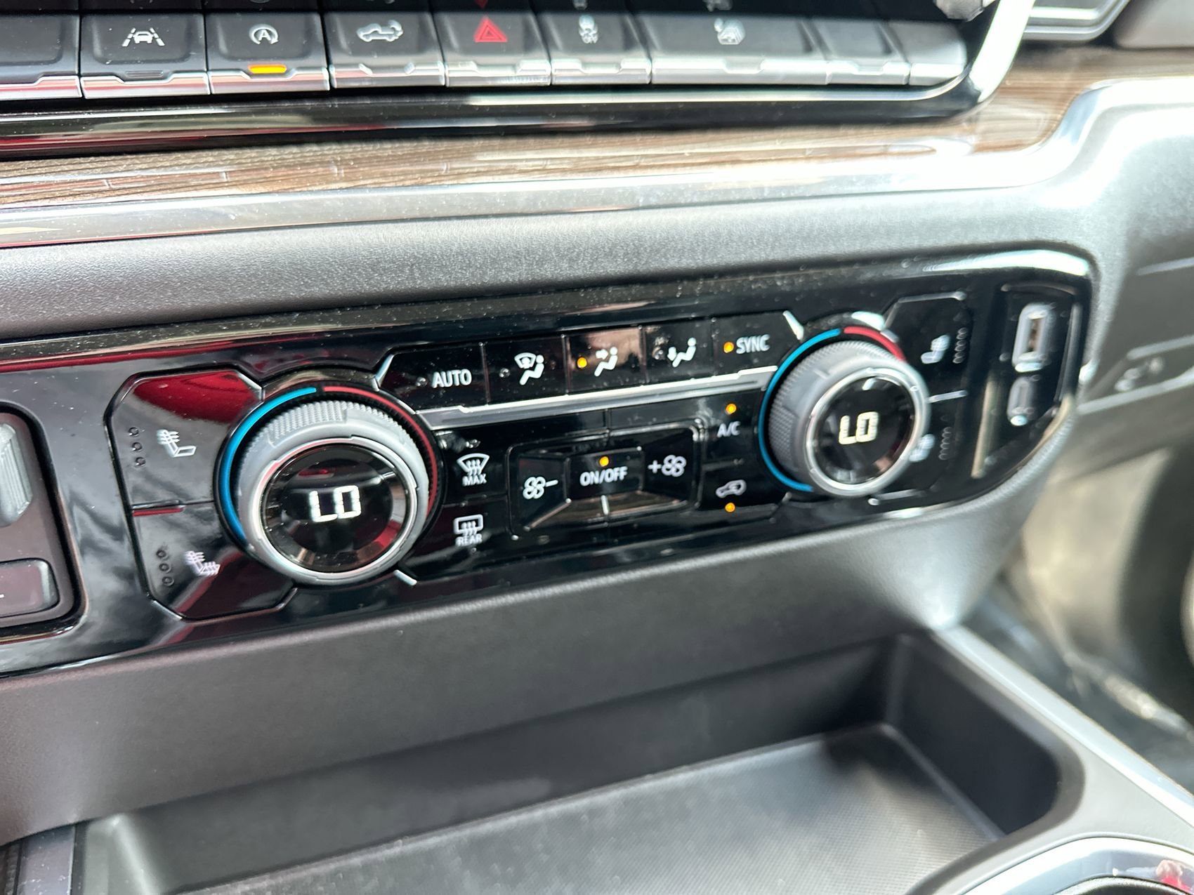 Used 2025 Summit White Chevrolet RST image 19