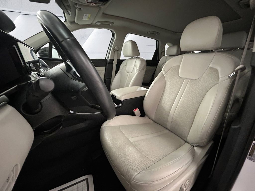 Used 2023 White Kia SX image 8