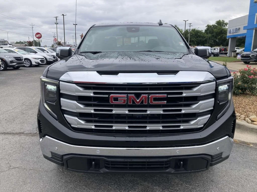 New 2026 Onyx Black GMC SLE image 9