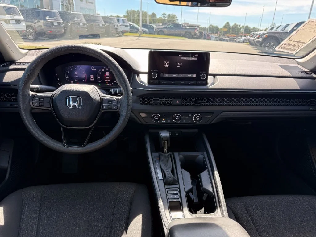 Used 2025 White Honda LX image 7