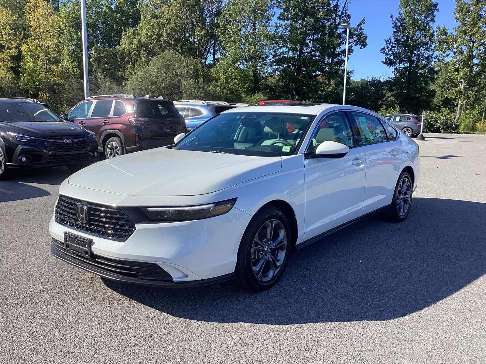 Used 2023 Platinum White Pearl Honda EX image 3