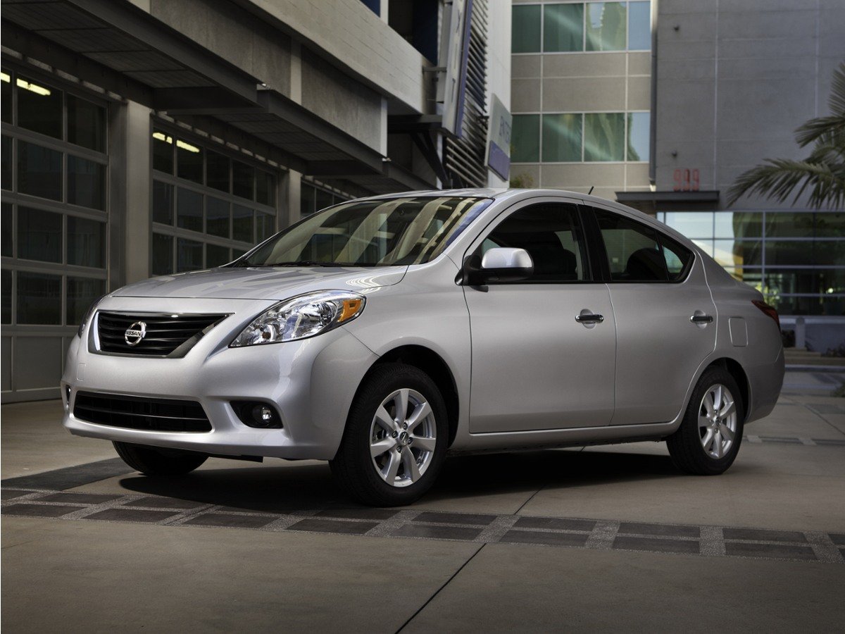 Used 2014 Fresh Powder Nissan 1.6 SV image 1