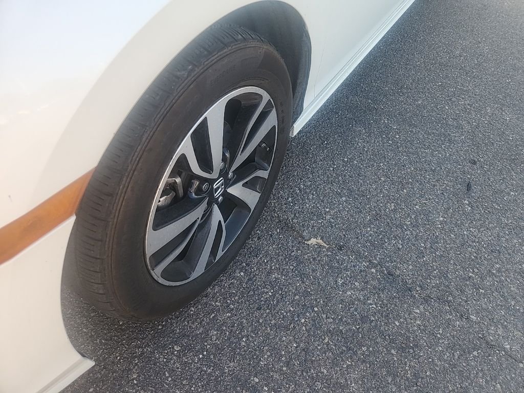 Used 2018 White Honda Elite image 8