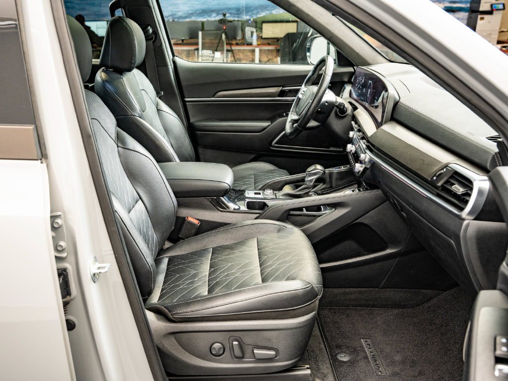 Used 2023 Wolf Gray Kia SX-Prestige X-Line image 24