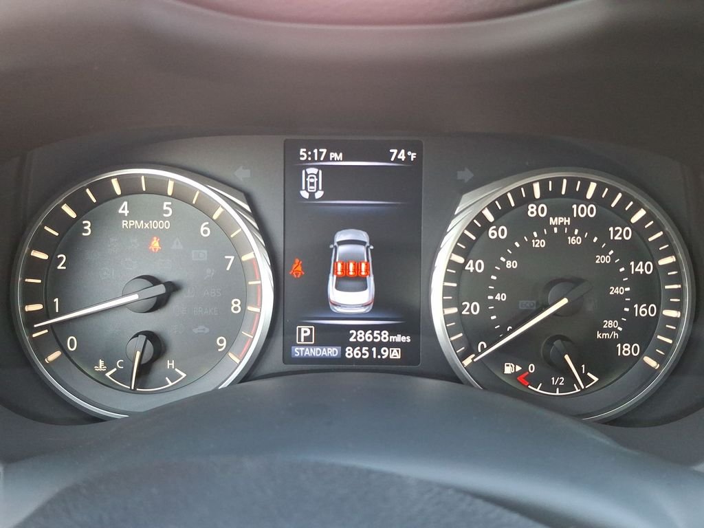 Used 2023 Gray INFINITI LUXE image 10