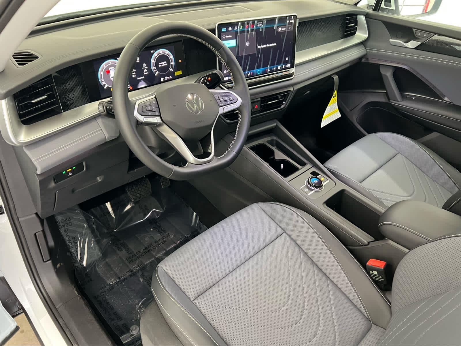 New 2026 Pure White Volkswagen SE image 13