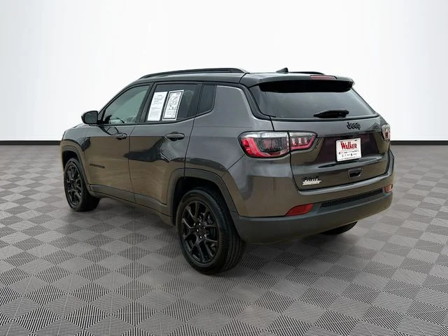 Used 2023 Gray Jeep Altitude image 5