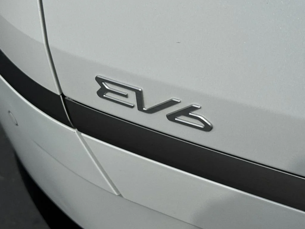 Used 2023 White Kia Wind image 14