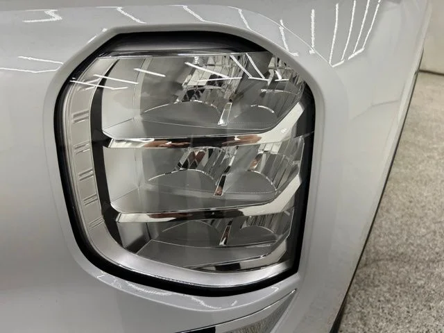 New 2026 White Mitsubishi ES image 10