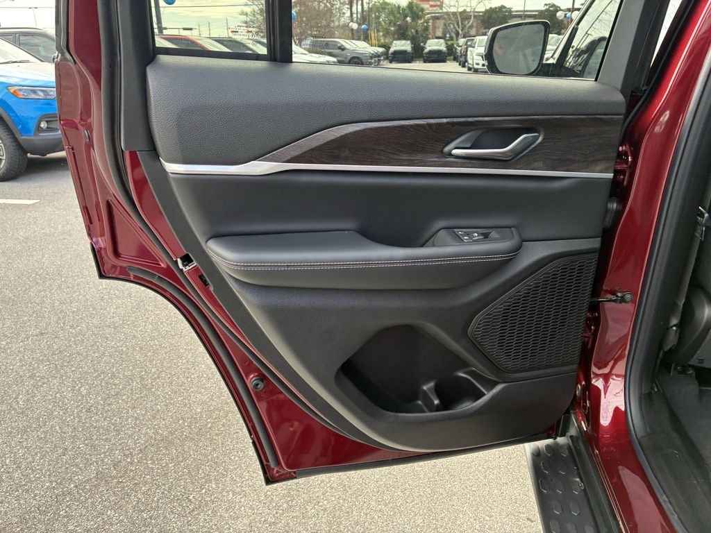 New 2025 Velvet Red Pearl-Coat Exterior Paint Jeep Limited image 29