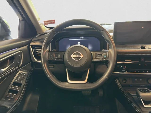 Used 2024 White Nissan Platinum image 13