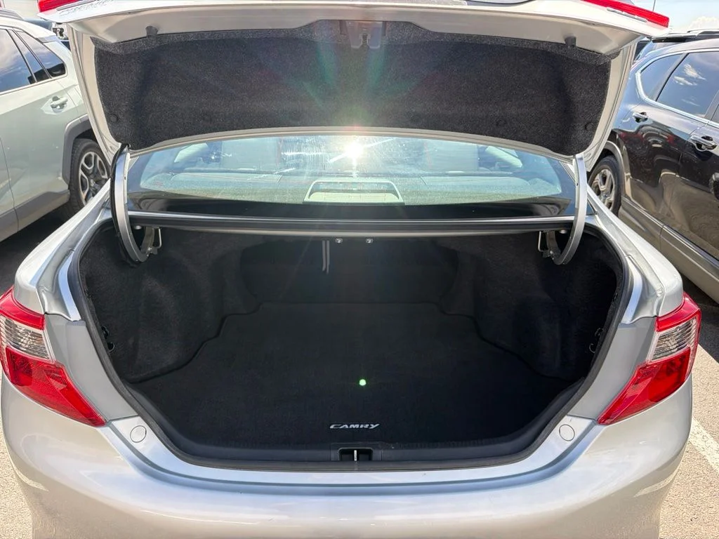 Used 2013 Classic Silver Metallic Toyota XLE image 14