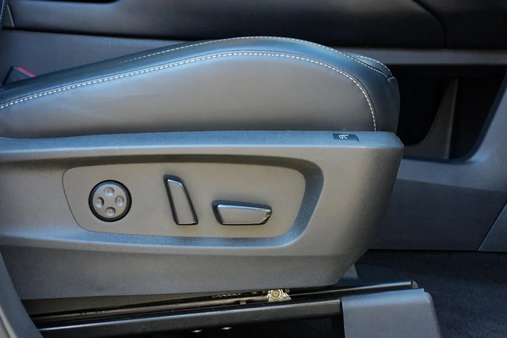 Used 2023 Black INFINITI Sensory image 51