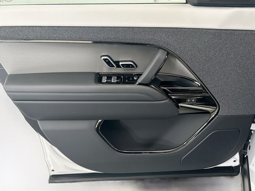 New 2026 Fuji White Land Rover Dynamic SE image 23