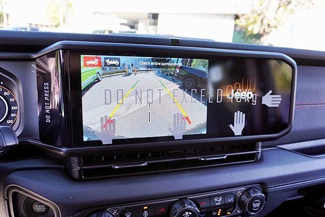 New 2026 Granite Crystal Metallic Clear-Coat Exterior Paint Jeep Rubicon image 31