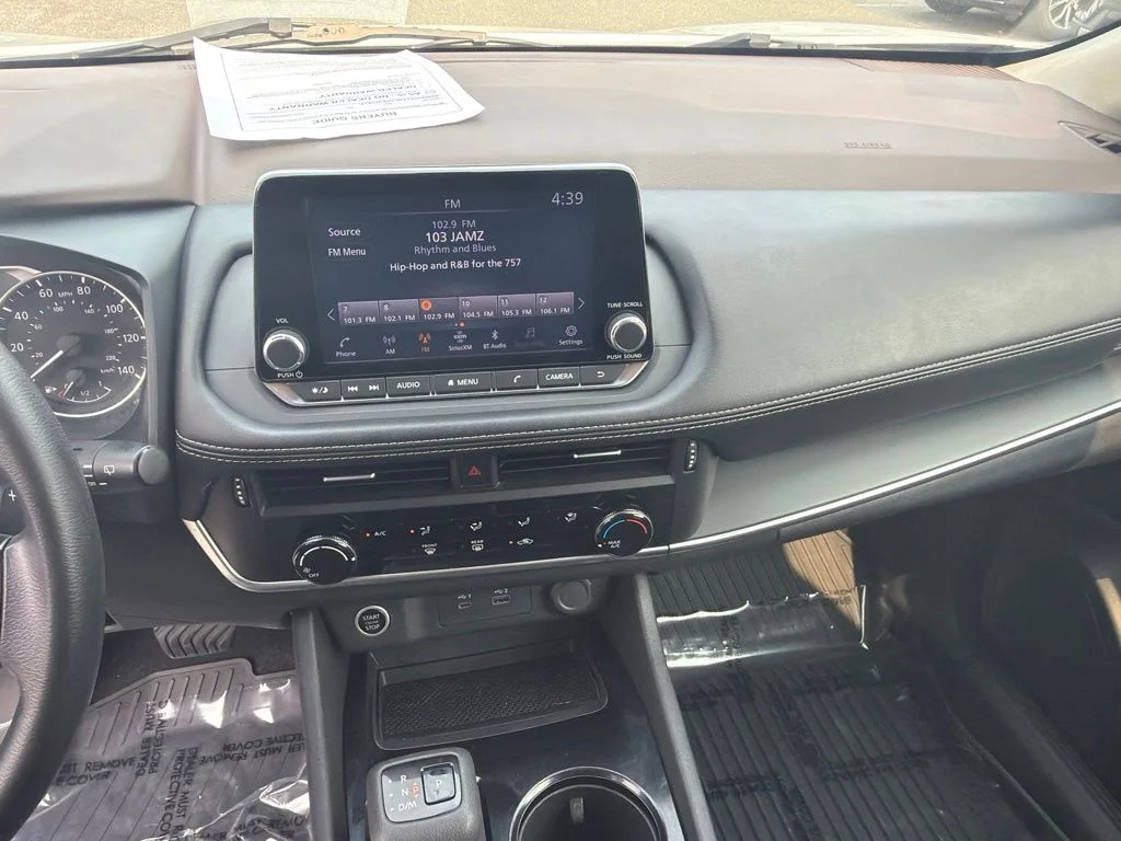 Used 2022 White Nissan S image 23